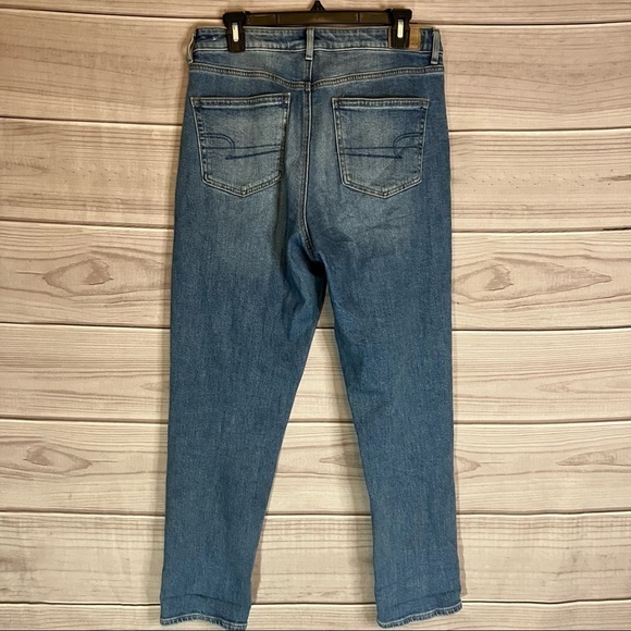 AMERICAN Eagle Stretch Mom Jeans in Medium Blue - Picture 7 of 11
